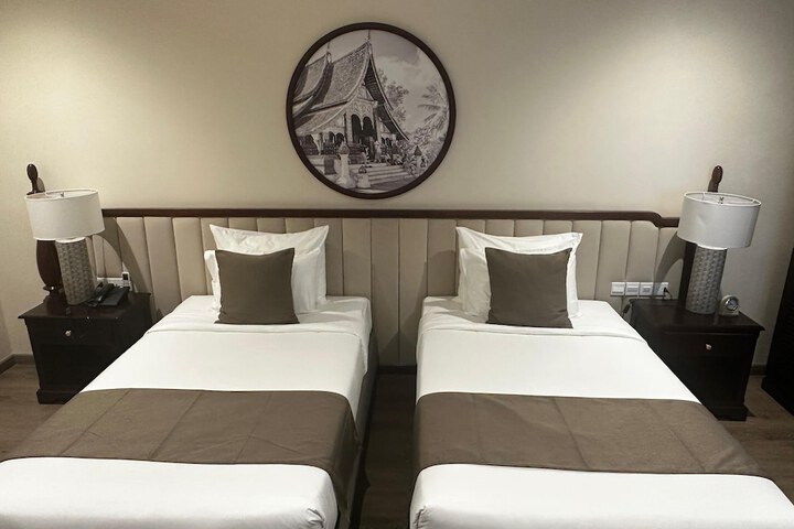 Room 25 of 99