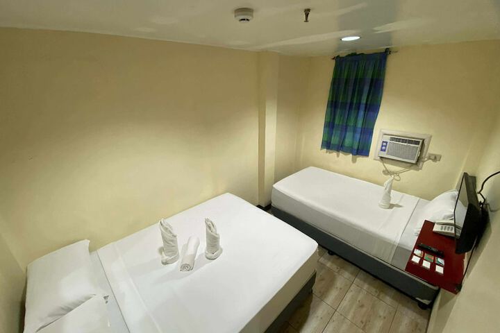 Room 6 of 16