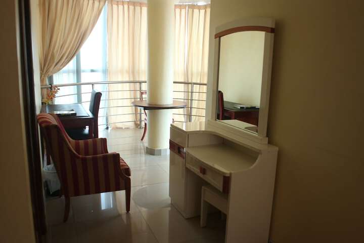 Room 25 of 37