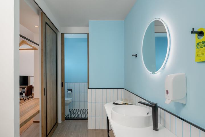 Room 143 of 180