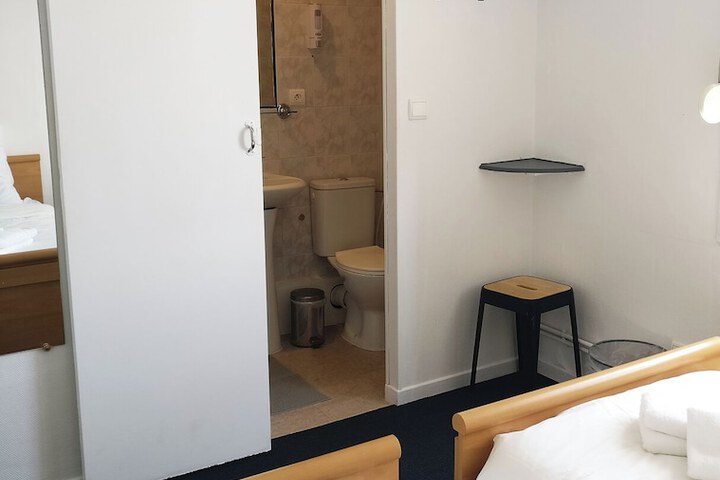 Room 3 of 18