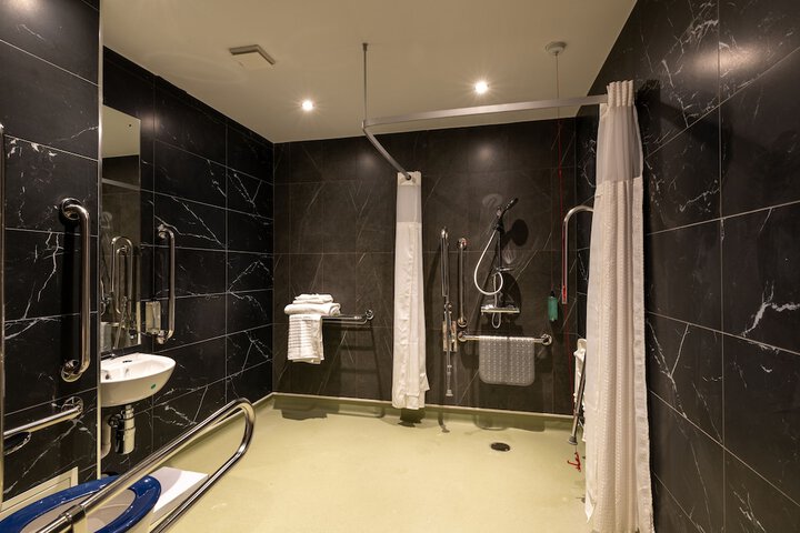 Room 10 of 18