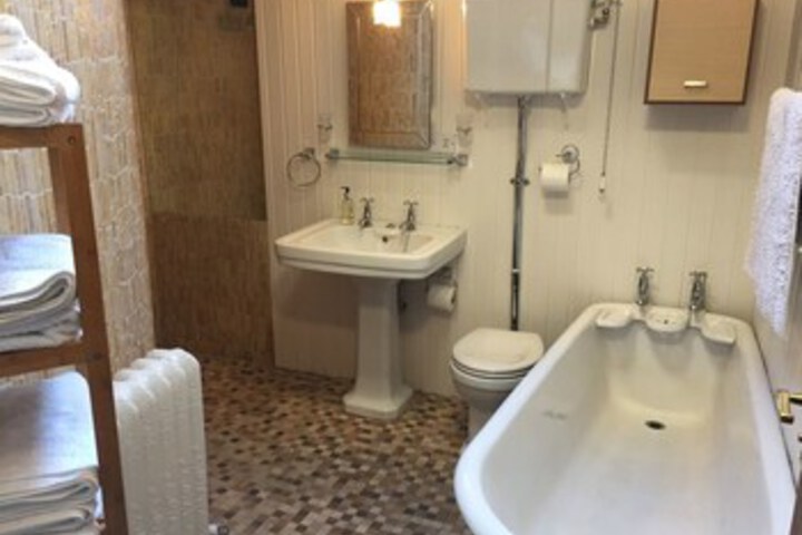 Room 3 of 28