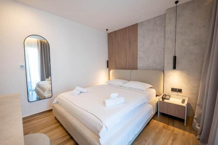Room 14 of 80