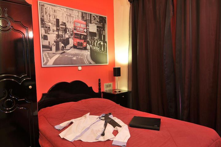 Room 25 of 48