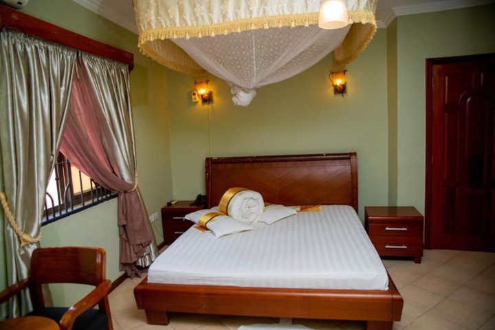 Room 3 of 11