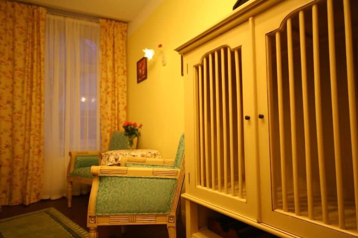 Room 13 of 30