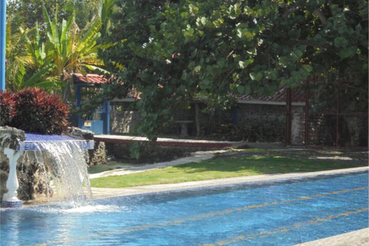 Exterior of Hotel La Cueva