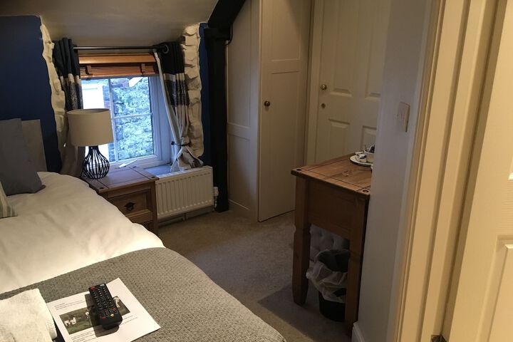 Room 12 of 38