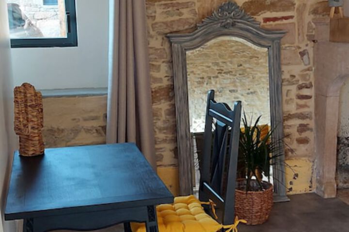 Room 10 of 34