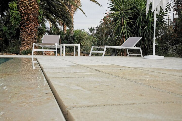Pool 42 of 74