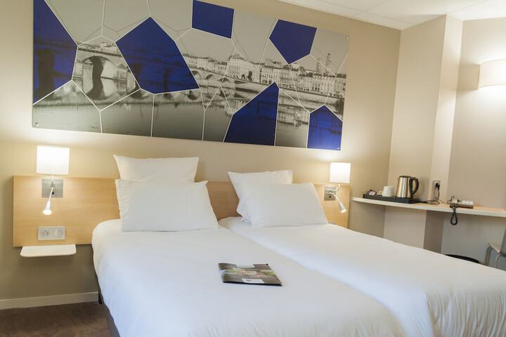 Room 16 of 140