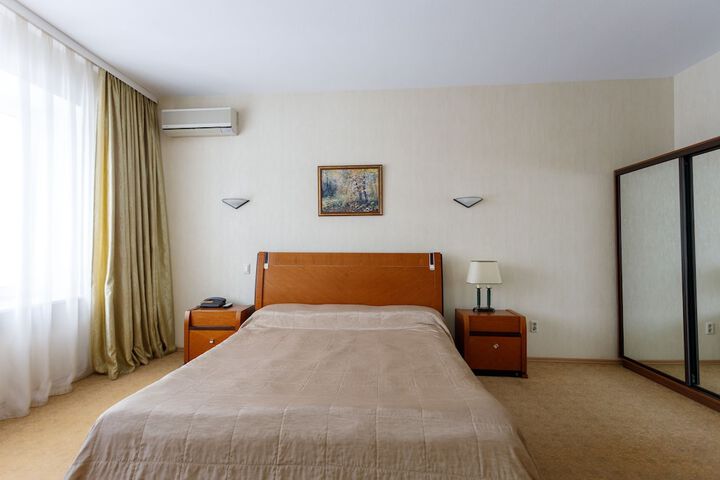 Room 42 of 82