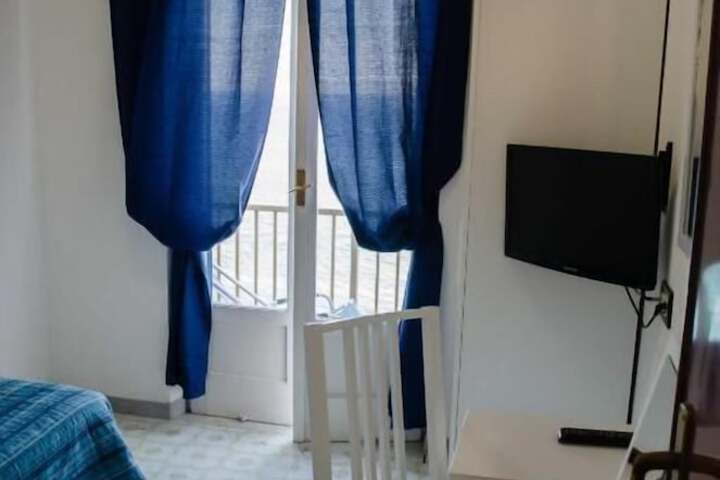 Room 10 of 38