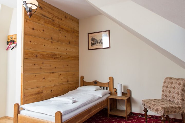 Room 15 of 48