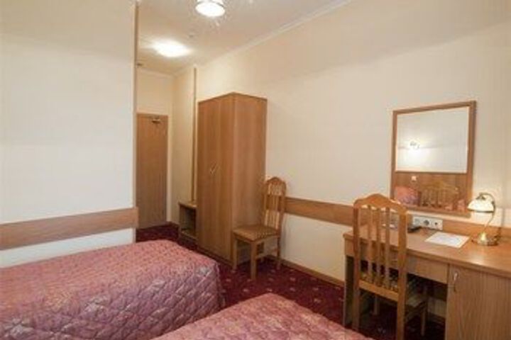 Room 10 of 37