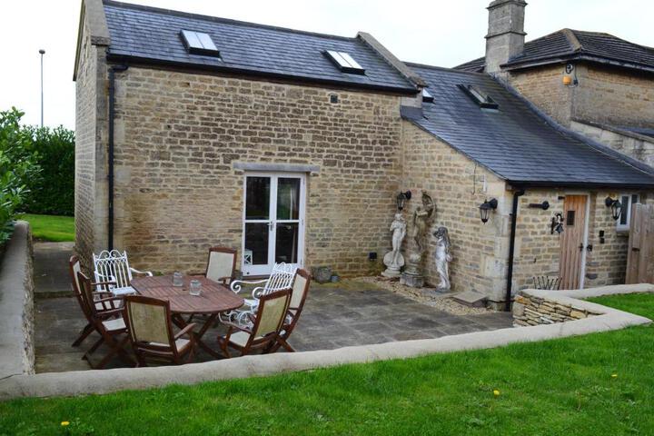 Crossroads Farm - Queen Annes Stable