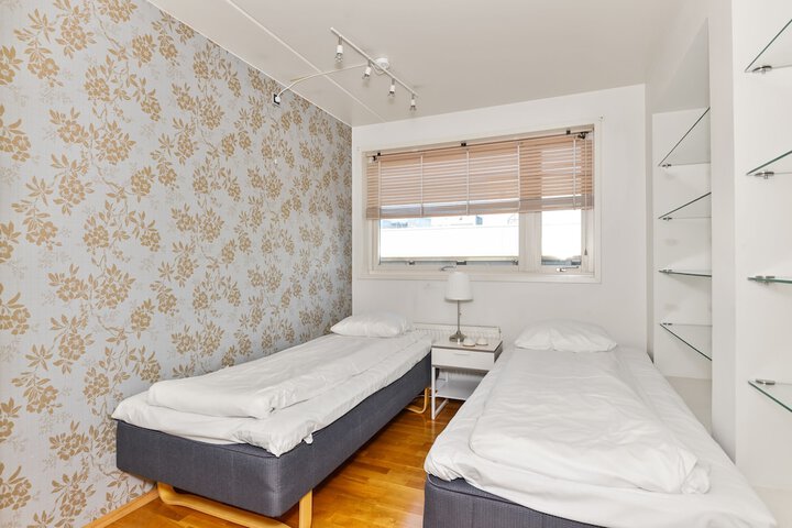 Room 4 of 14
