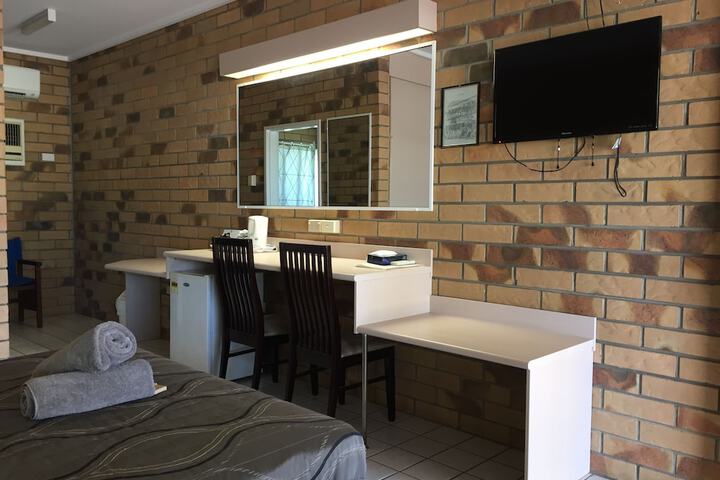 Room 4 of 7