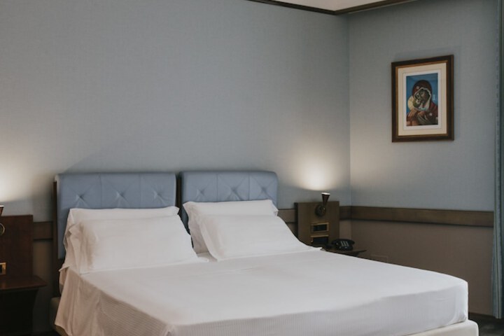 Room 6 of 38
