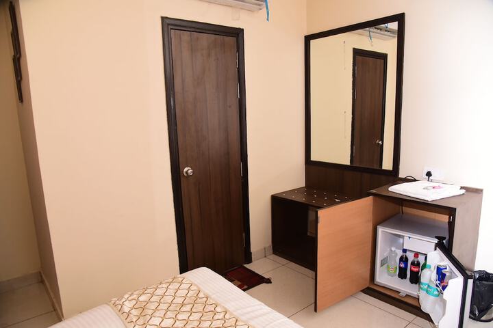 Room 10 of 128