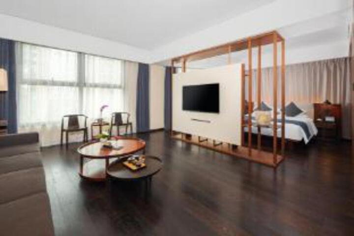 Room 8 of 10