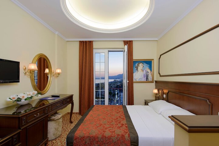 Room 9 of 120