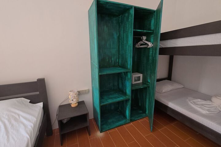 Room 10 of 144