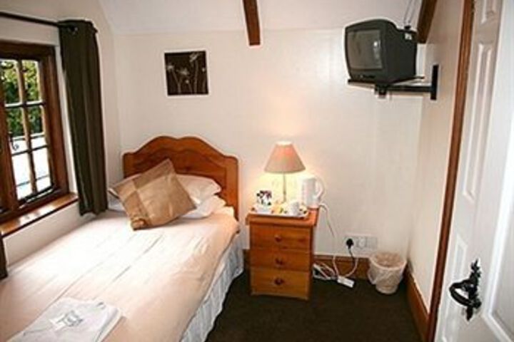 Room 5 of 9