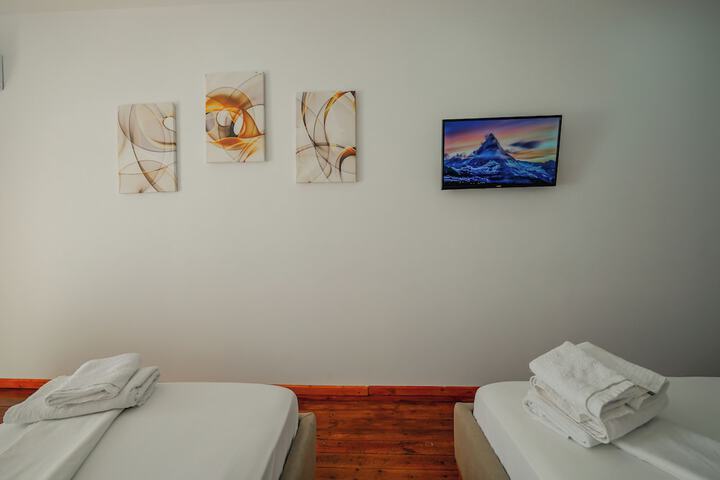 Room 14 of 98