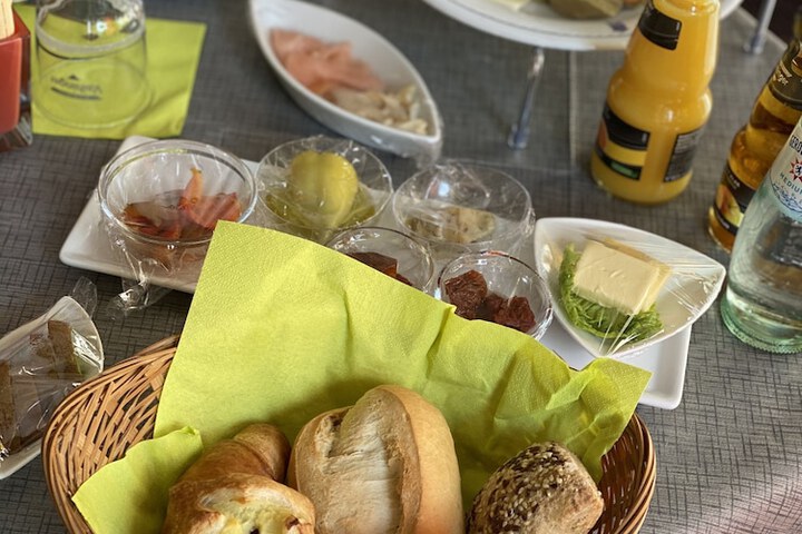 Breakfast meal