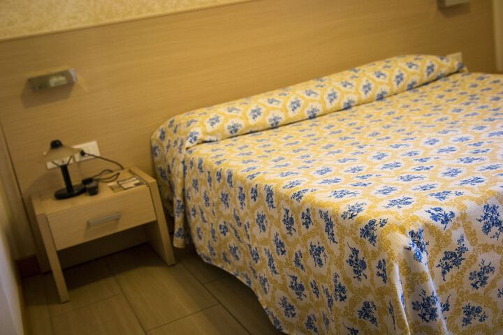 Room 3 of 79
