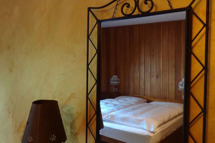Room 4 of 36