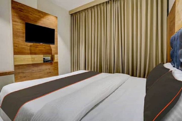 Room 6 of 7