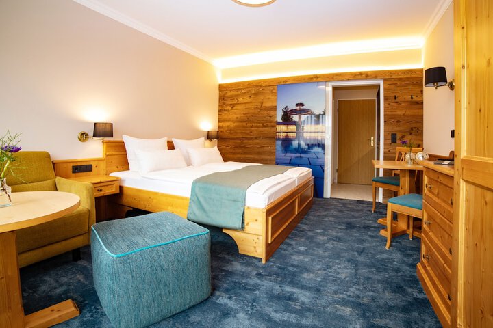 Room 6 of 28