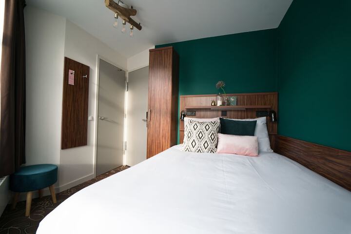 Room 42 of 56