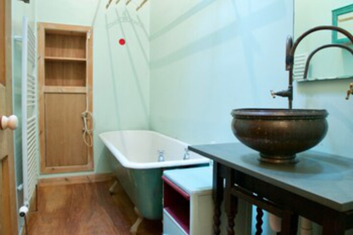 Room 2 of 22