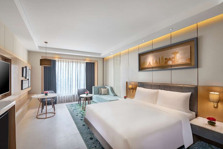 Room 10 of 100