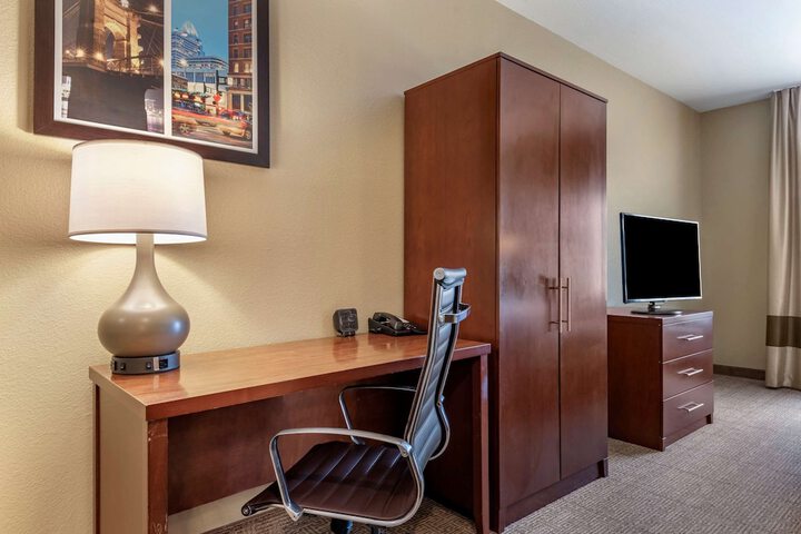 Suite 2 Queen Beds (1 of 17)