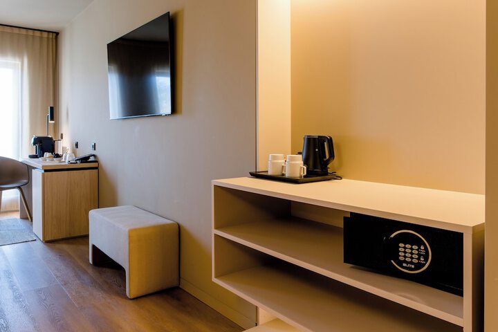 Room 14 of 118