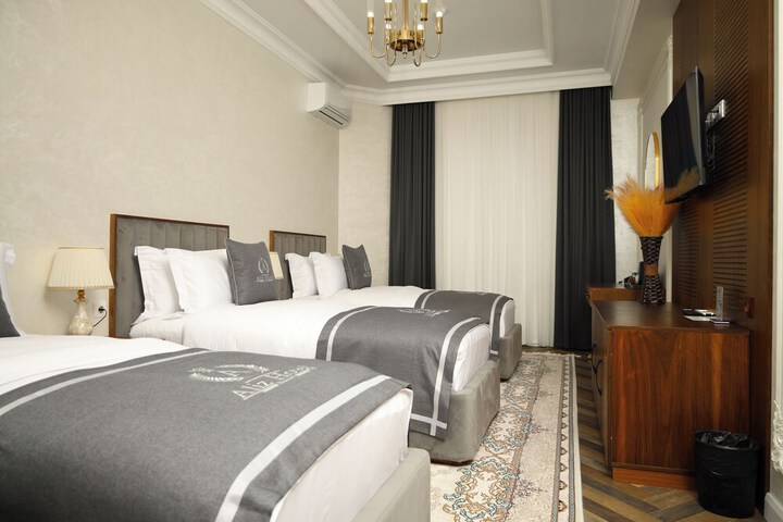 Room 12 of 67