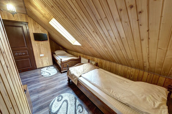 Room 33 of 51