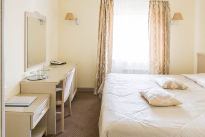 Room 2 of 42