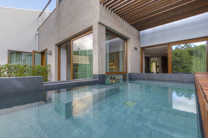 Pools & Facilities