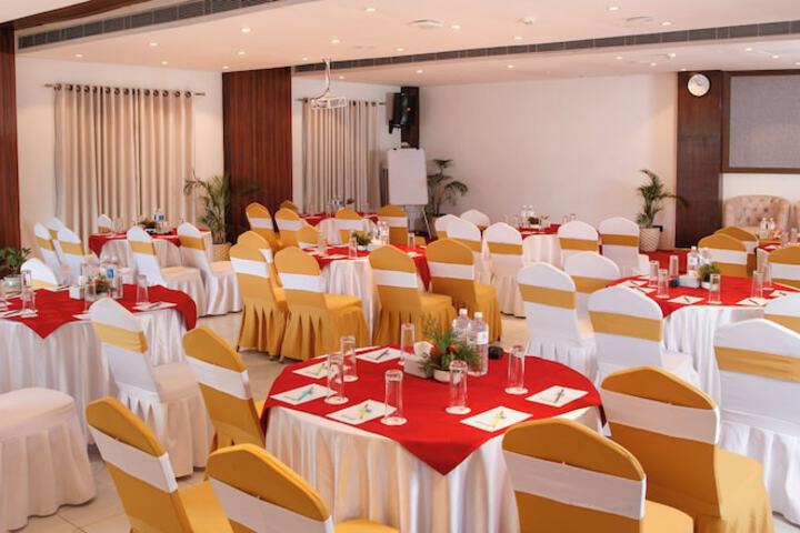 Ballroom/Hall 44 of 48