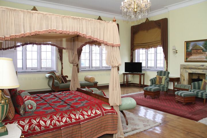 Room 13 of 140