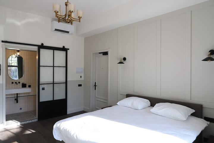 Room 6 of 50