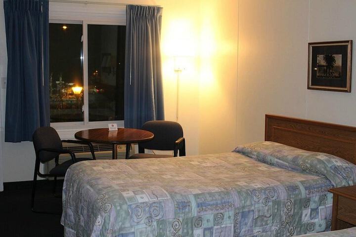 Room 6 of 18