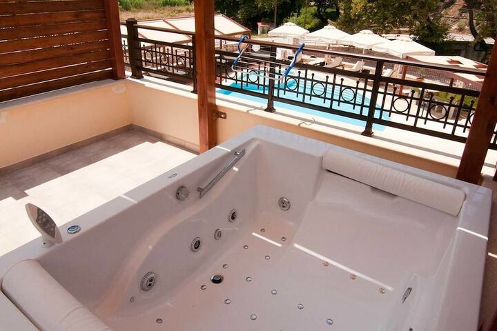 Jetted tub