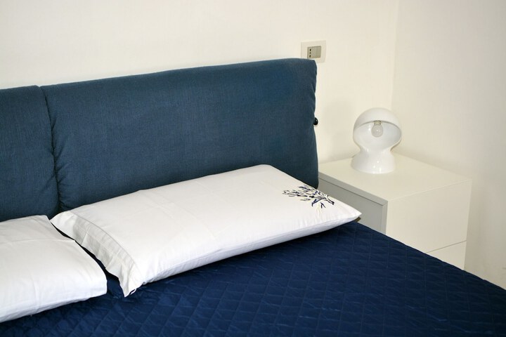 Room 10 of 27